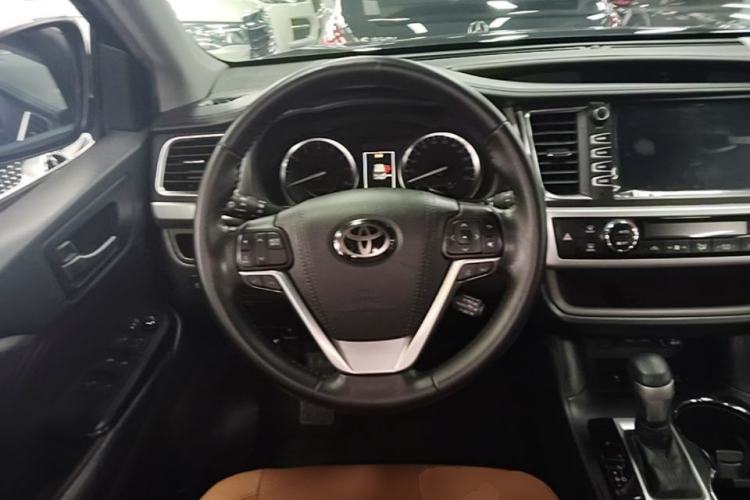 Used Toyota Highlander 2018 2.0T Four-Wheel Drive Knight Edition 7 Seats China VI Standard Steering Wheel