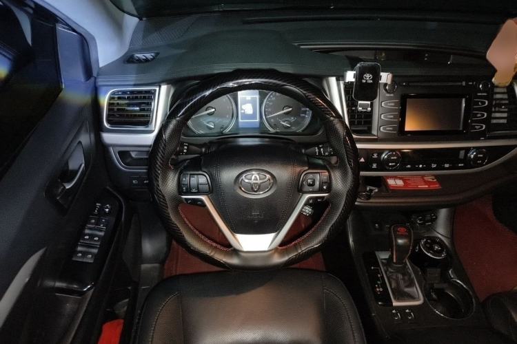 Used Toyota Highlander 2018 2.0T Four-Wheel Drive Luxury Version 7 Seats China VI Standard Steering Wheel