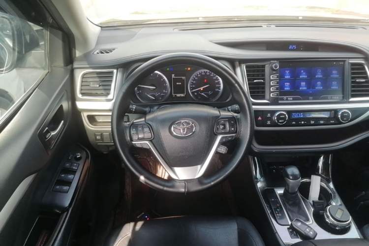 Used Toyota Highlander 2018 2.0T Four-Wheel Drive Luxury Version 7 Seats China VI Standard Steering Wheel