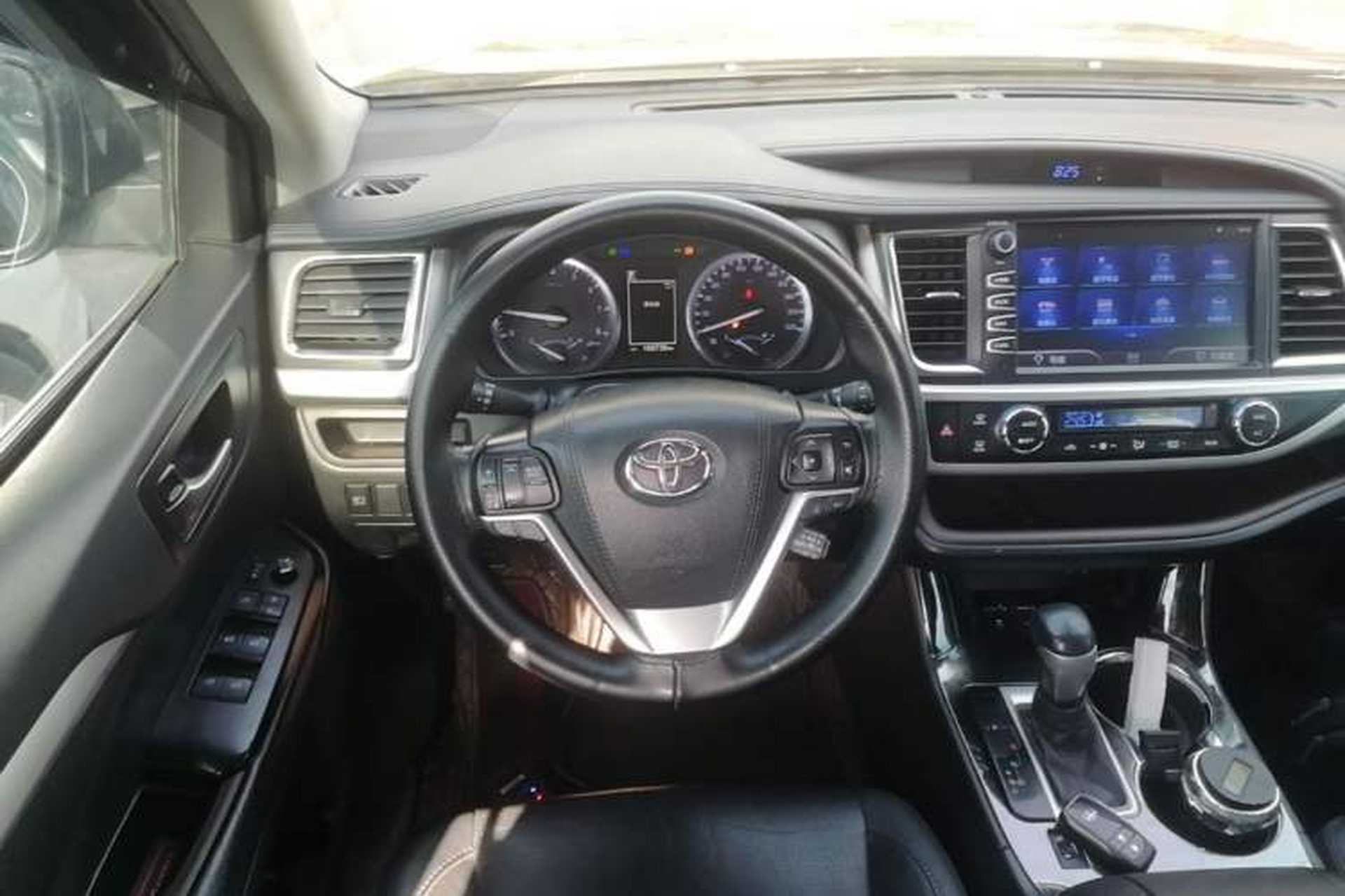 Used Toyota Highlander 2018 2.0T Four-Wheel Drive Luxury Version 7 Seats China VI Standard Steering Wheel