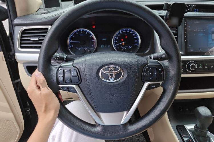 Used Toyota Highlander 2018 2.0T Two-Wheel Drive Elite Edition 7 Seats Emission Standard China V Steering Wheel