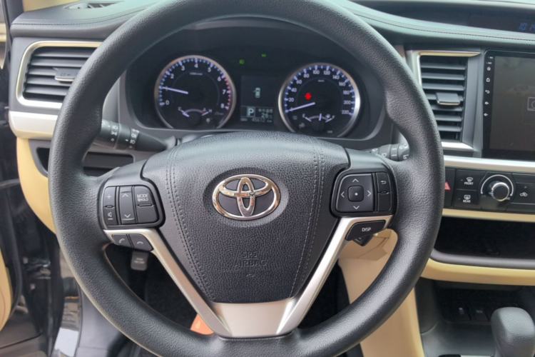 Used Toyota Highlander 2018 2.0T Two-Wheel Drive Elite Version 5 Seats China VI Standard Steering Wheel