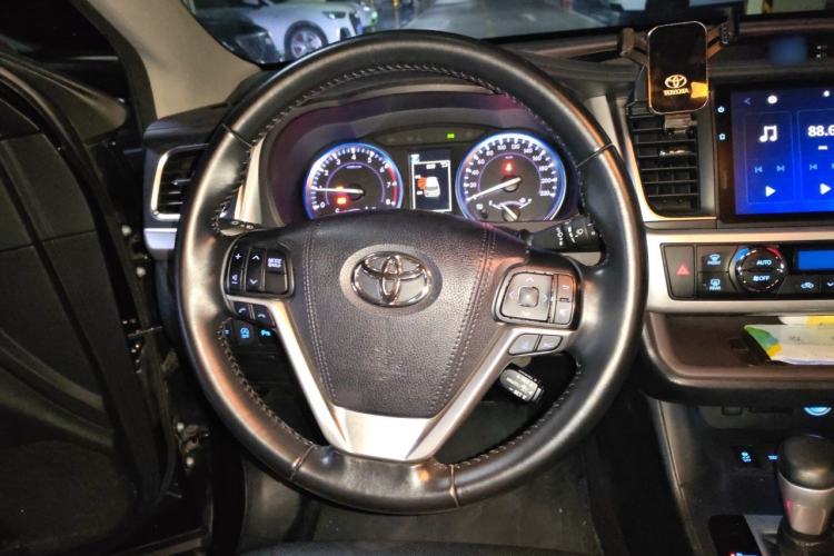 Used Toyota Highlander 2018 2.0T Four-Wheel Drive Prestige Version 7 Seats China V Emission Standard Steering Wheel
