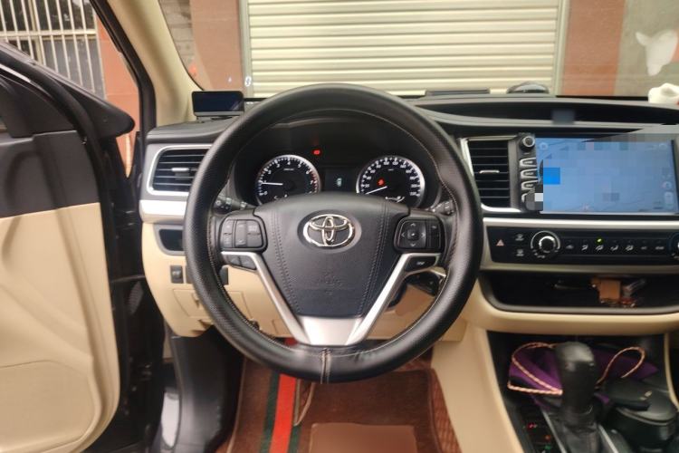 Used Toyota Highlander 2018 2.0T Two-Wheel Drive Elite Version 5 Seats China VI Standard Steering Wheel