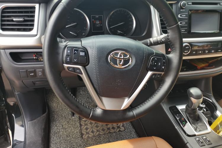 Used Toyota Highlander 2018 2.0T Four-Wheel Drive Knight Edition 7 Seats China VI Standard Steering Wheel
