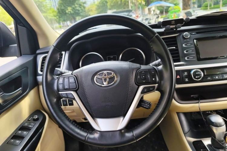 Used Toyota Highlander 2018 2.0T Four-Wheel Drive Luxury Edition 7 Seats China V Emission Standard Steering Wheel