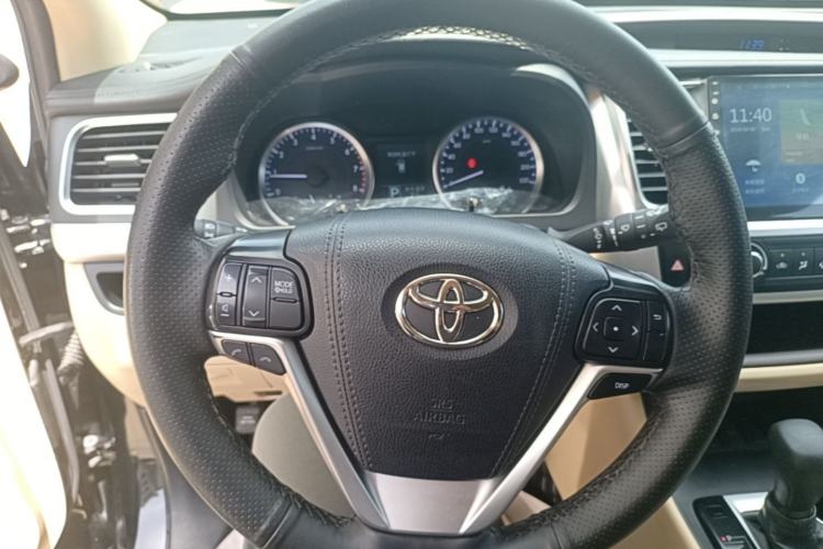 Used Toyota Highlander 2018 2.0T Two-Wheel Drive Elite Version 5 Seats China VI Standard Steering Wheel