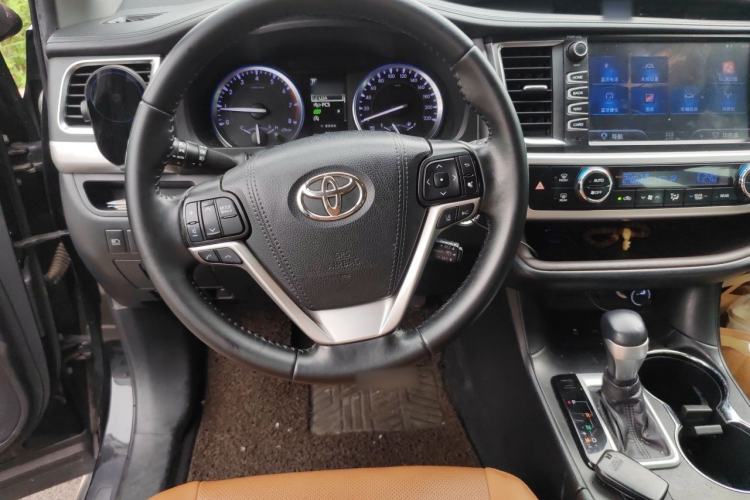 Used Toyota Highlander 2018 2.0T Four-Wheel Drive Knight Edition 7 Seats China VI Standard Steering Wheel