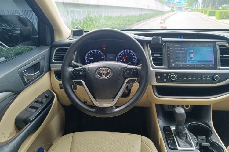 Used Toyota Highlander 2018 2.0T Two-Wheel Drive Elite Edition 7 Seats Emission Standard China V Steering Wheel