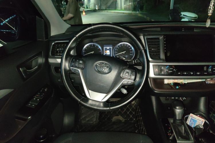 Used Toyota Highlander 2018 2.0T Four-Wheel Drive Luxury Edition 7 Seats China V Emission Standard Steering Wheel