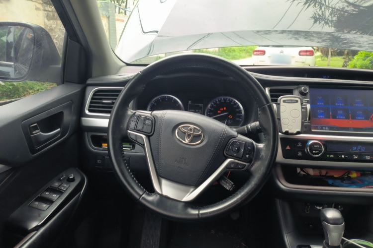 Used Toyota Highlander 2018 2.0T Four-Wheel Drive Luxury Version 7 Seats China VI Standard Steering Wheel