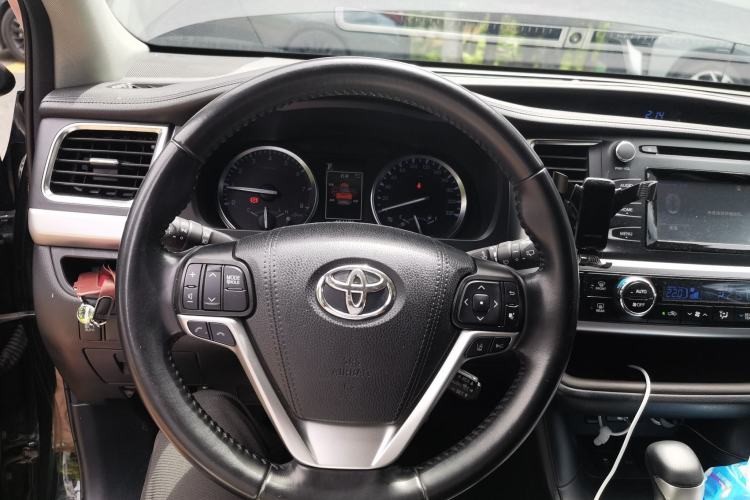 Used Toyota Highlander 2018 2.0T Four-Wheel Drive Luxury Edition 7 Seats China V Emission Standard Steering Wheel