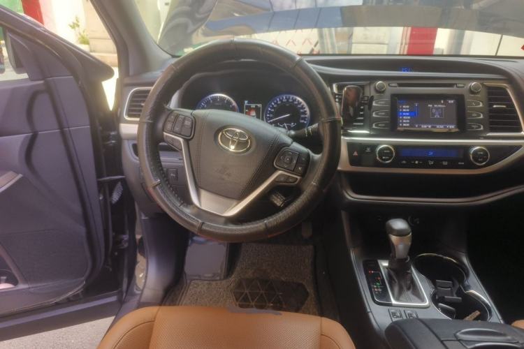 Used Toyota Highlander 2018 2.0T Four-Wheel Drive Knight Edition 7 Seats China VI Standard Steering Wheel