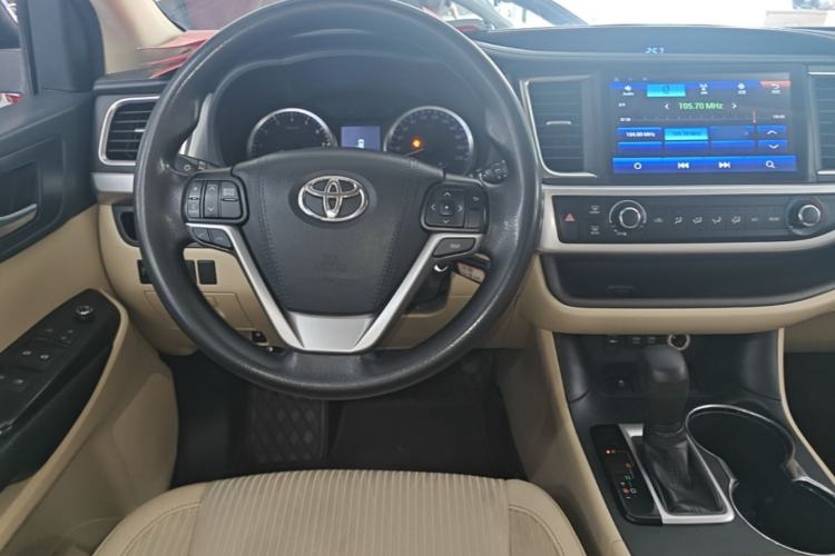 Used Toyota Highlander 2018 2.0T Two-Wheel Drive Elite Edition 7 Seats Emission Standard China V Steering Wheel
