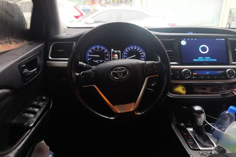 Used Toyota Highlander 2018 2.0T Four-Wheel Drive Knight Edition 7 Seats China VI Standard Steering Wheel