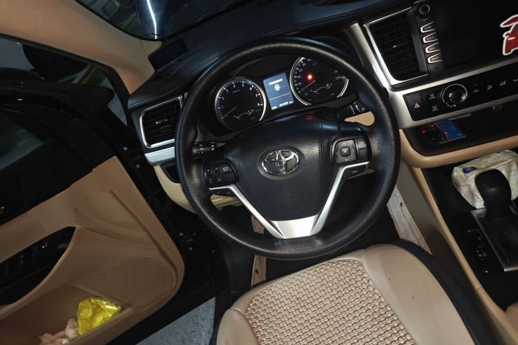 Used Toyota Highlander 2018 2.0T Two-Wheel Drive Elite Version 5 Seats China VI Standard Steering Wheel