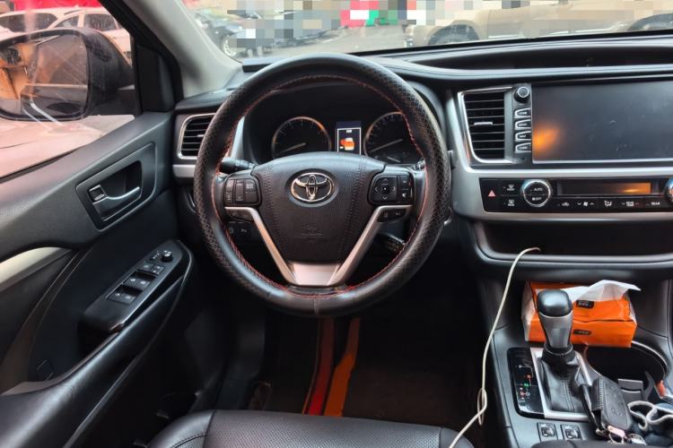 Used Toyota Highlander 2018 2.0T Four-Wheel Drive Luxury Edition 7 Seats China V Emission Standard Steering Wheel