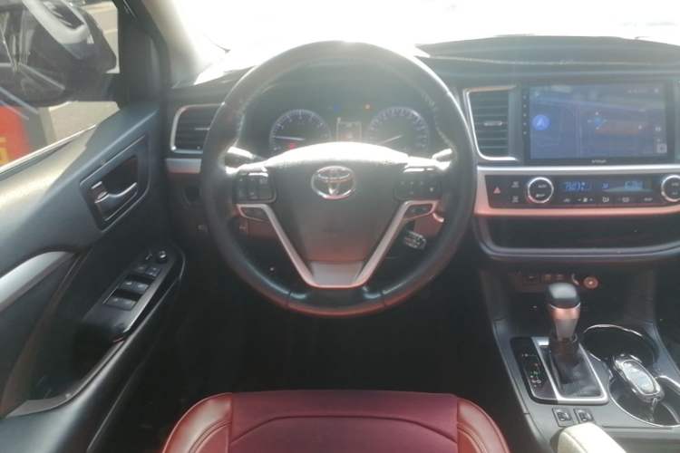 Used Toyota Highlander 2018 2.0T Four-Wheel Drive Luxury Edition 7 Seats China V Emission Standard Steering Wheel