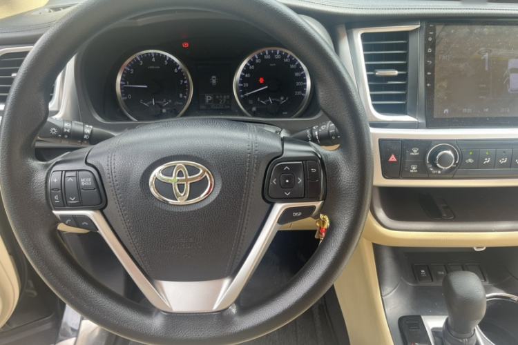 Used Toyota Highlander 2018 2.0T Two-Wheel Drive Elite Edition 7 Seats China VI Standard Steering Wheel