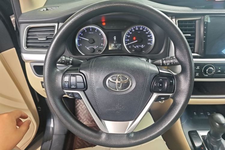 Used Toyota Highlander 2018 2.0T Four-Wheel Drive Elite Edition 7 Seats China V Standard Steering Wheel