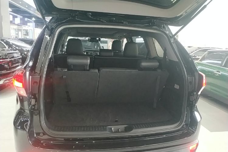 Used Toyota Highlander 2018 2.0T Two-Wheel Drive Luxury Edition 7 Seats China VI Standard Trunk