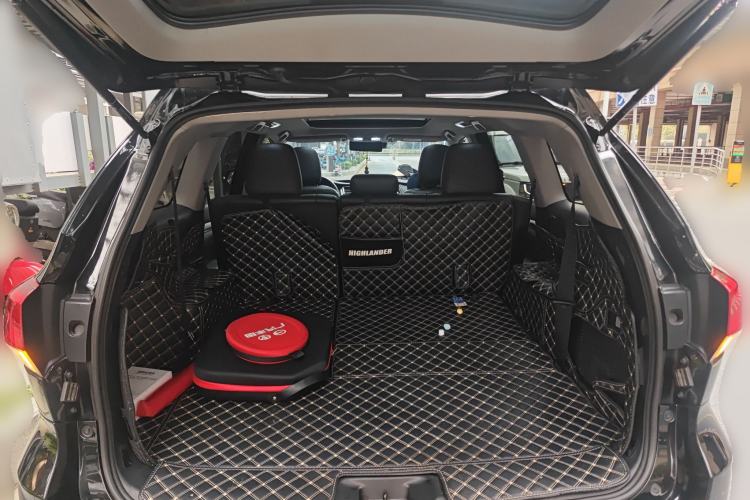 Used Toyota Highlander 2018 2.0T Four-Wheel Drive Luxury Edition 7 Seats China V Emission Standard Trunk