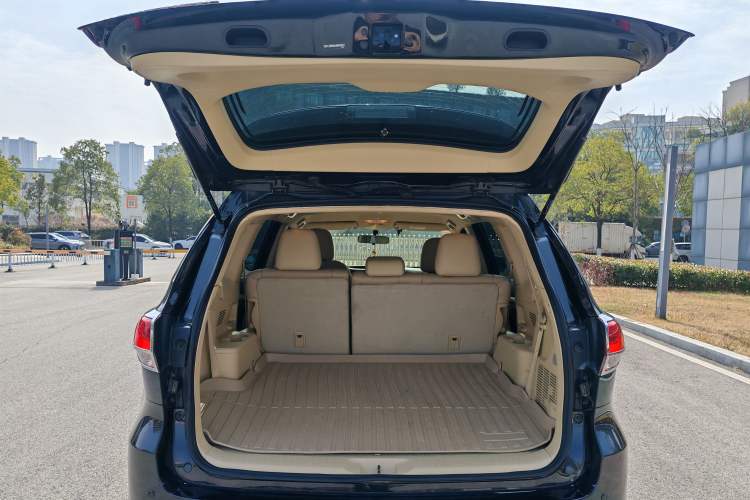 Used Toyota Highlander 2018 2.0T Two-Wheel Drive Elite Edition 7 Seats China VI Standard Trunk