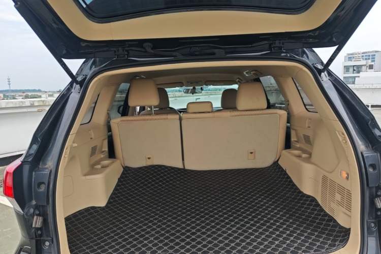 Used Toyota Highlander 2018 2.0T Two-Wheel Drive Elite Version 5 Seats China VI Standard Trunk