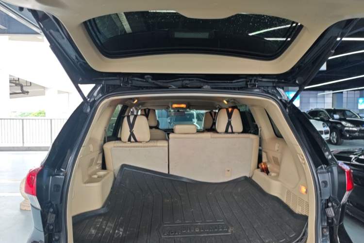 Used Toyota Highlander 2018 2.0T Two-Wheel Drive Elite Edition 5 Seats Emission Standard China V Trunk