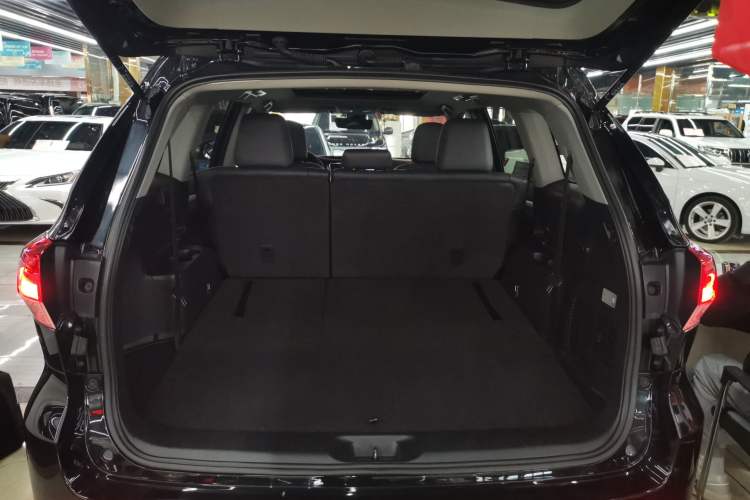 Used Toyota Highlander 2018 2.0T Four-Wheel Drive Luxury Edition 7 Seats China V Emission Standard Trunk