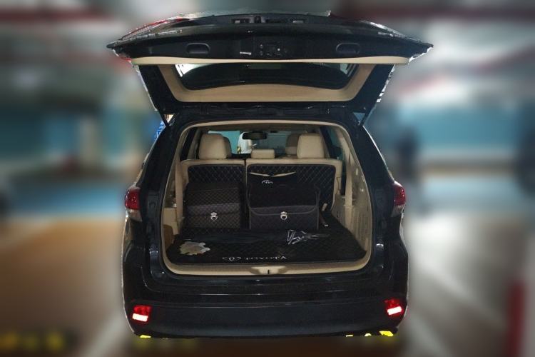 Used Toyota Highlander 2018 2.0T Four-Wheel Drive Luxury Version 7 Seats China VI Standard Trunk