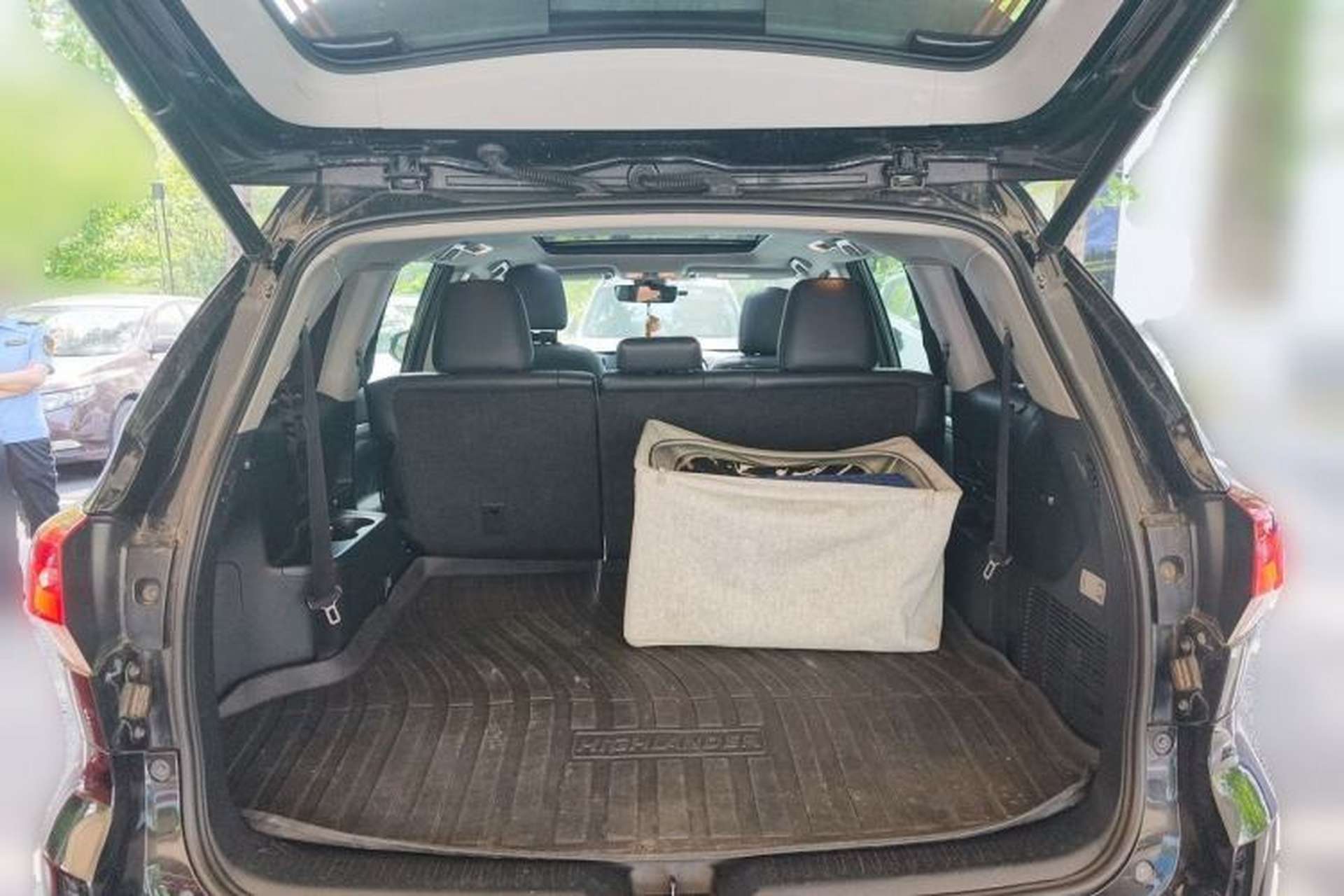 Used Toyota Highlander 2018 2.0T Four-Wheel Drive Prestige Version 7 Seats China V Emission Standard Trunk