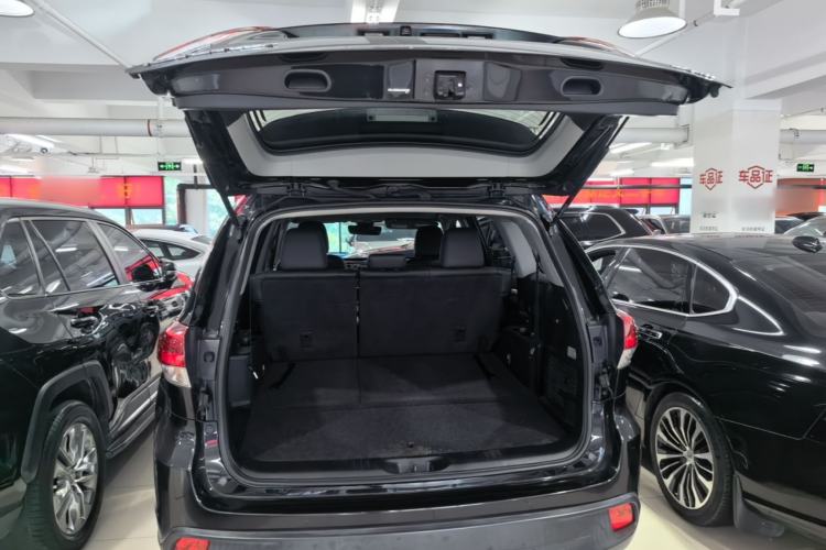 Used Toyota Highlander 2018 2.0T Two-Wheel-Drive Luxury Edition 7 Seats Emission Standard China V Trunk