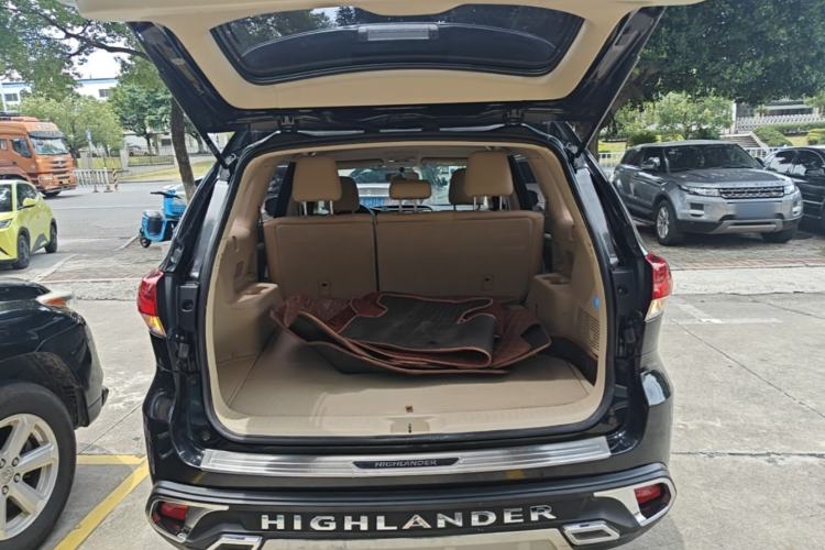 Used Toyota Highlander 2018 2.0T Two-Wheel Drive Elite Edition 5 Seats Emission Standard China V Trunk