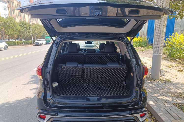 Used Toyota Highlander 2018 2.0T Four-Wheel Drive Luxury Edition 7 Seats China V Emission Standard Trunk