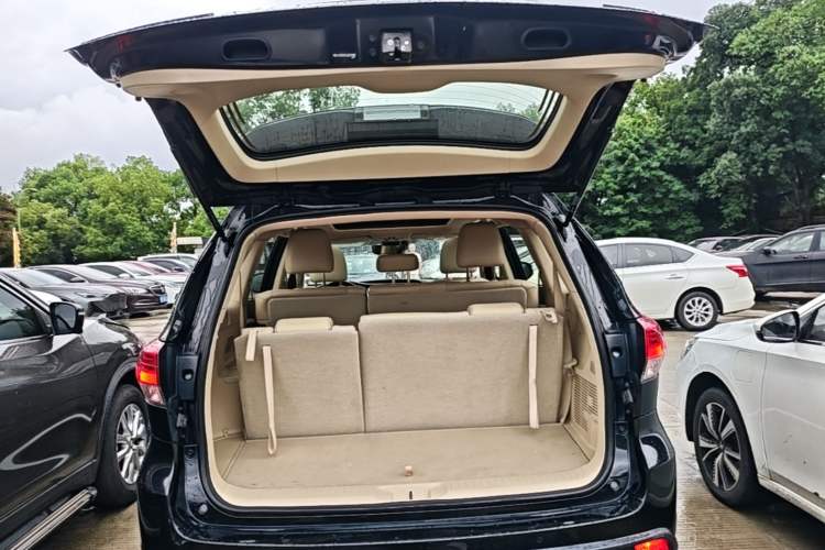 Used Toyota Highlander 2018 2.0T Four-Wheel Drive Luxury Edition 7 Seats China V Emission Standard Trunk