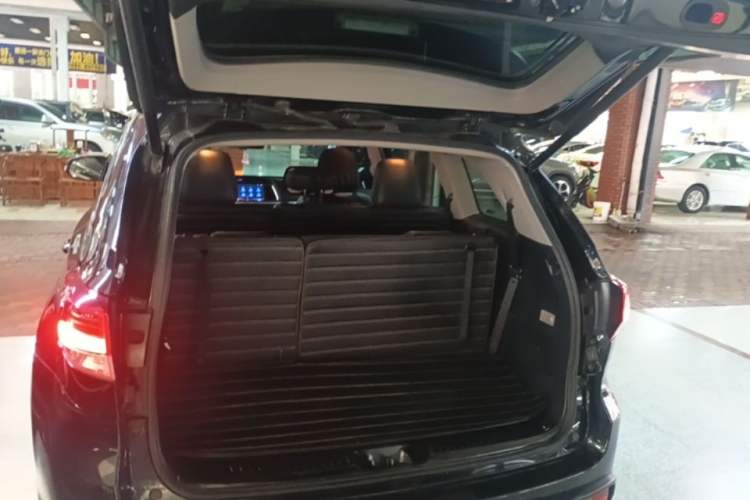 Used Toyota Highlander 2018 2.0T Four-Wheel Drive Luxury Version 7 Seats China VI Standard Trunk