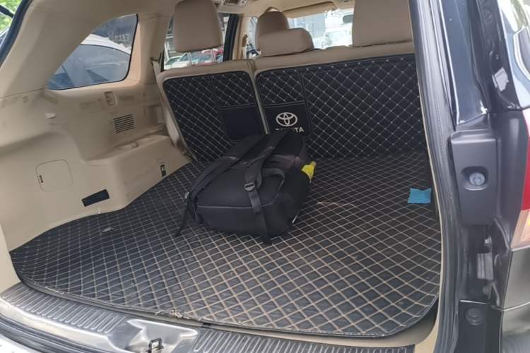 Used Toyota Highlander 2018 2.0T Two-Wheel Drive Elite Version 5 Seats China VI Standard Trunk