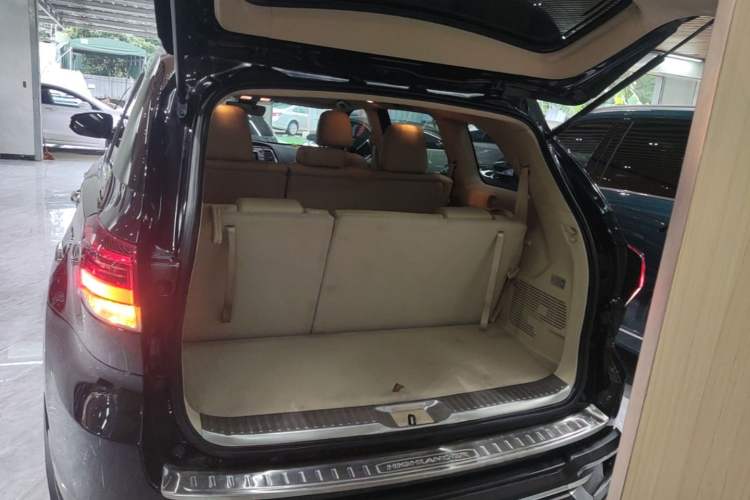 Used Toyota Highlander 2018 2.0T Four-Wheel Drive Luxury Edition 7 Seats China V Emission Standard Trunk