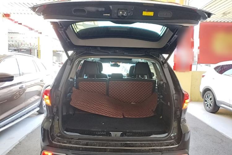 Used Toyota Highlander 2018 2.0T Four-Wheel Drive Luxury Edition 7 Seats China V Emission Standard Trunk