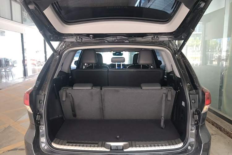 Used Toyota Highlander 2018 2.0T Four-Wheel Drive Luxury Version 7 Seats China VI Standard Trunk