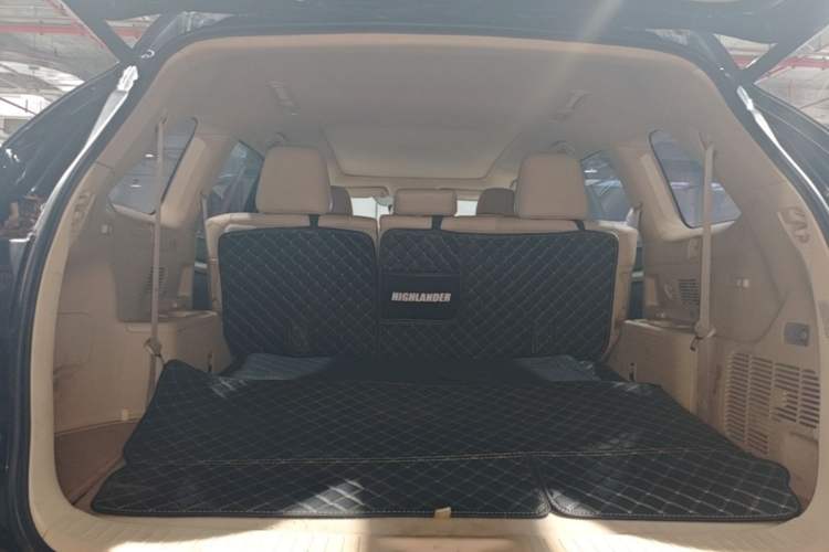 Used Toyota Highlander 2018 2.0T Four-Wheel Drive Luxury Edition 7 Seats China V Emission Standard Trunk