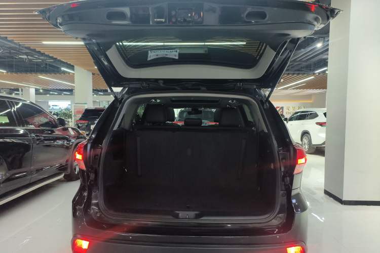 Used Toyota Highlander 2018 2.0T Four-Wheel Drive Luxury Edition 7 Seats China V Emission Standard Trunk
