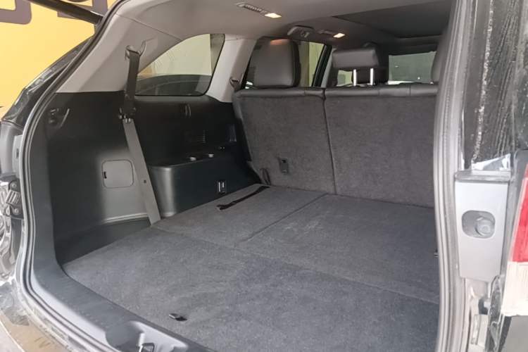 Used Toyota Highlander 2018 2.0T Four-Wheel Drive Prestige Version 7 Seats China V Emission Standard Trunk