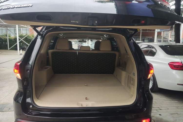 Used Toyota Highlander 2018 2.0T Two-Wheel Drive Elite Edition 5 Seats Emission Standard China V Trunk
