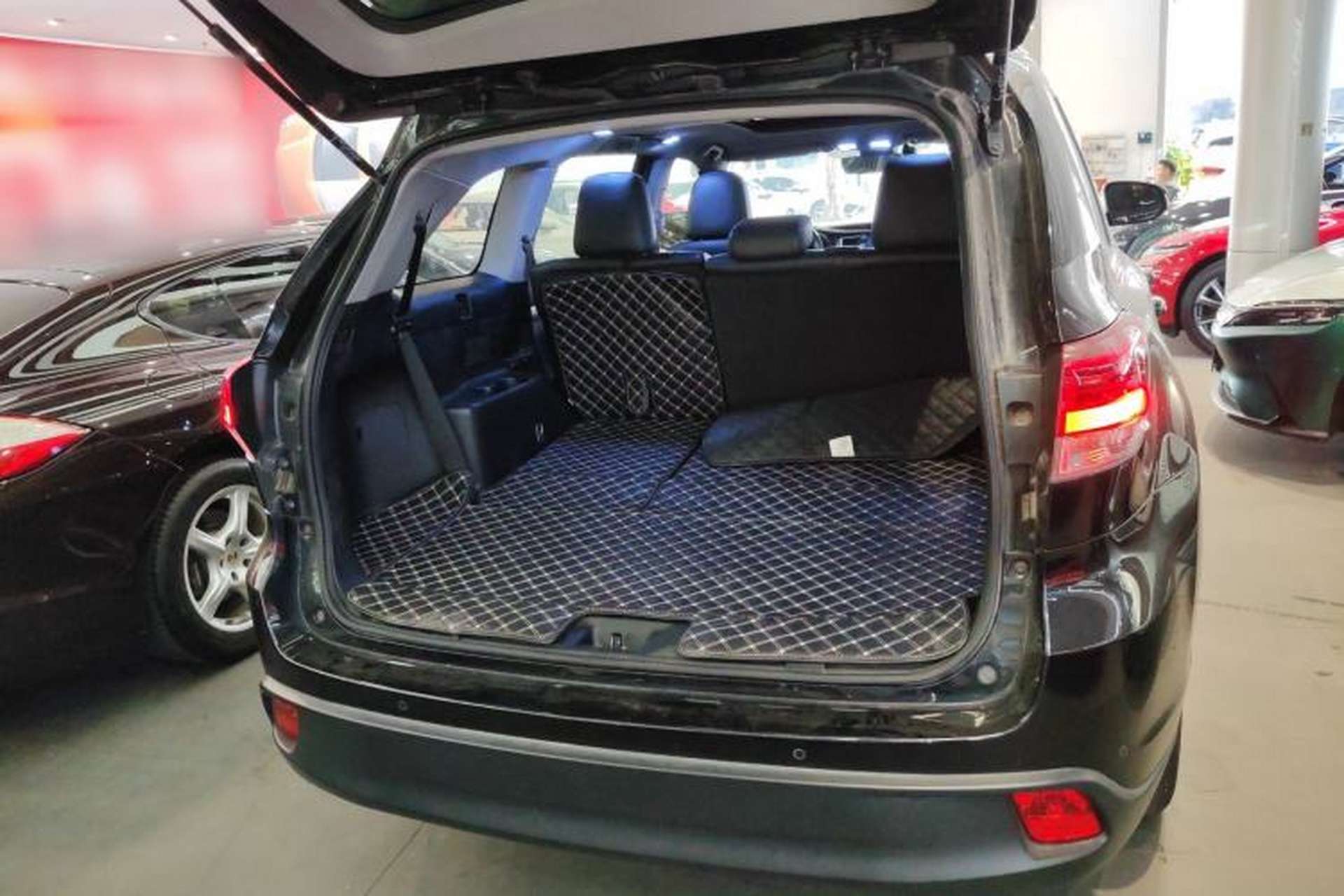 Used Toyota Highlander 2018 2.0T Four-Wheel Drive Luxury Version 7 Seats China VI Standard Trunk