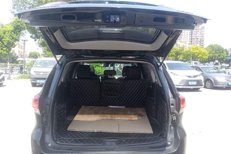 Used Toyota Highlander 2018 2.0T Four-Wheel Drive Luxury Edition 7 Seats China V Emission Standard Trunk