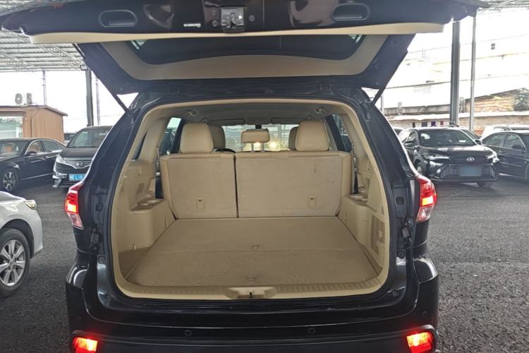 Used Toyota Highlander 2018 2.0T Two-Wheel Drive Elite Version 5 Seats China VI Standard Trunk