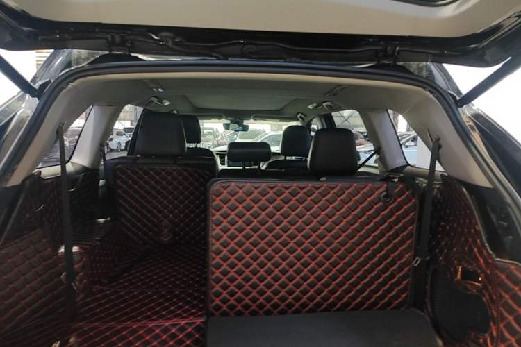 Used Toyota Highlander 2018 2.0T Four-Wheel Drive Luxury Edition 7 Seats China V Emission Standard Trunk