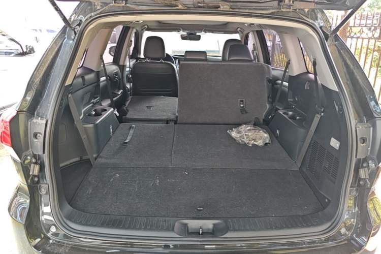 Used Toyota Highlander 2018 2.0T Four-Wheel Drive Luxury Edition 7 Seats China V Emission Standard Trunk